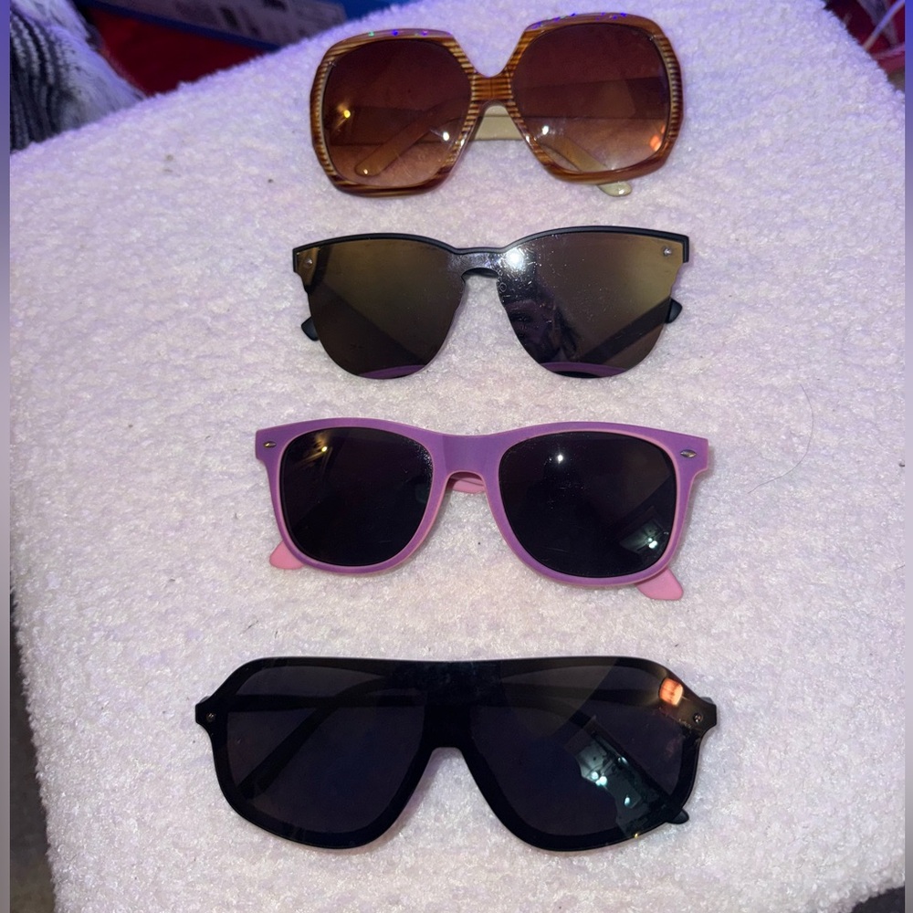 Women’s sunglassess bundle lightly used set - trendy glasses 4 pack